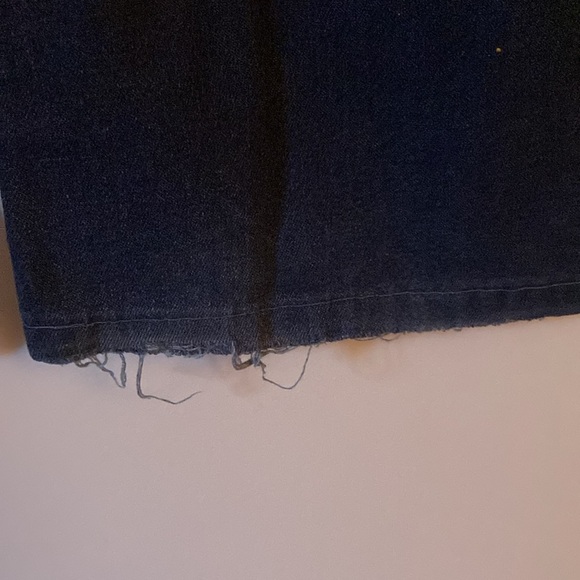 Vintage Tommy Hilfiger Belted Bell Canadian jeans size 30. Frayed bottom cuffs. - Picture 4 of 10